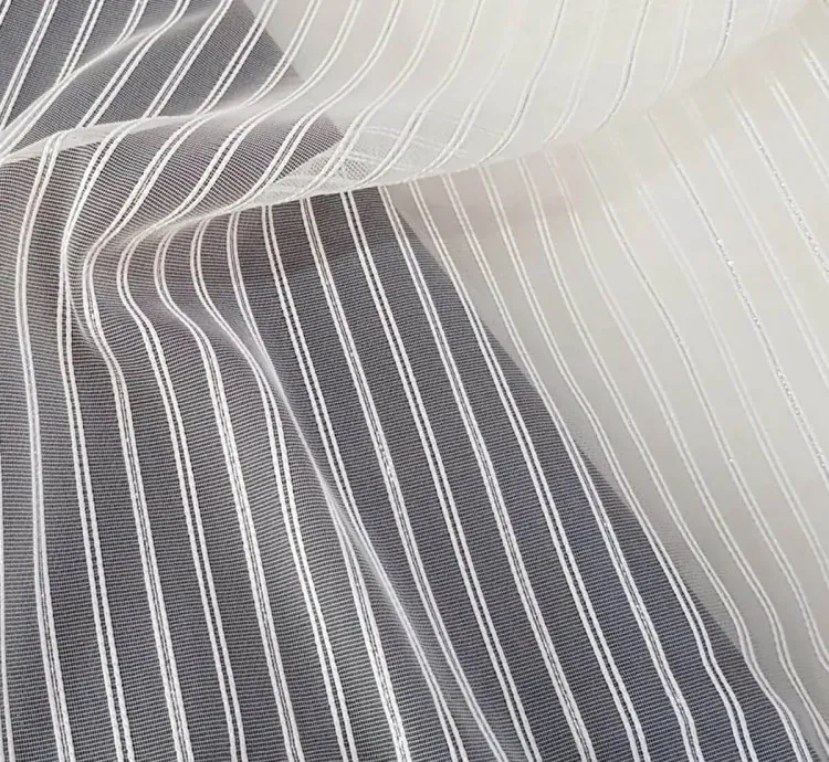 Tenda Voile Moderna a Righe – Leggera ed Elegante