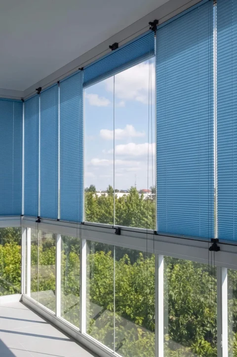 Kancalı Sistem Mavi Plise Perde - Montaj Gerektirmeyen Cam Balkon ve PVC Pencere Perdesi