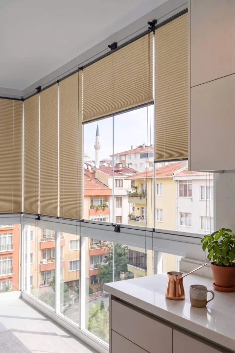 Kancalı Sistem Bej Plise Perde - Montaj Gerektirmeyen Cam Balkon ve PVC Pencere Perdesi