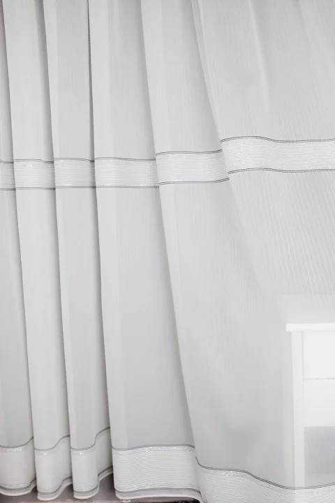 Etek ve Orta Antrasit Şeritli Düz Tül Perde - Özel Ölçü – Modern Salonlar İçin Sade ve Şık Tasarım
