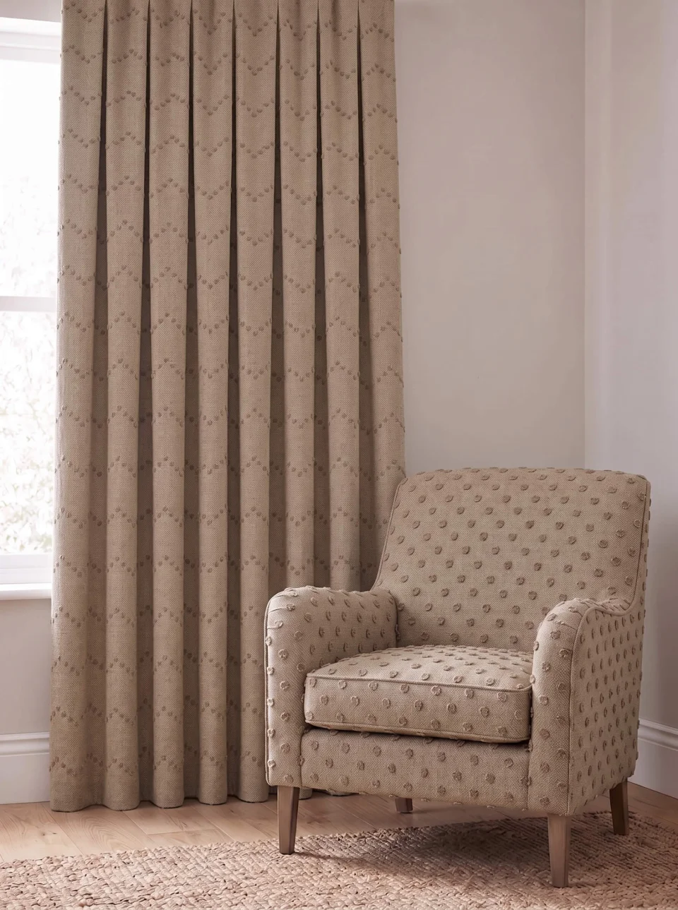 Cortinas Beige Texturizadas Diseño Zigzag con Pompones | A Medida, Técnica de Confección Personalizada