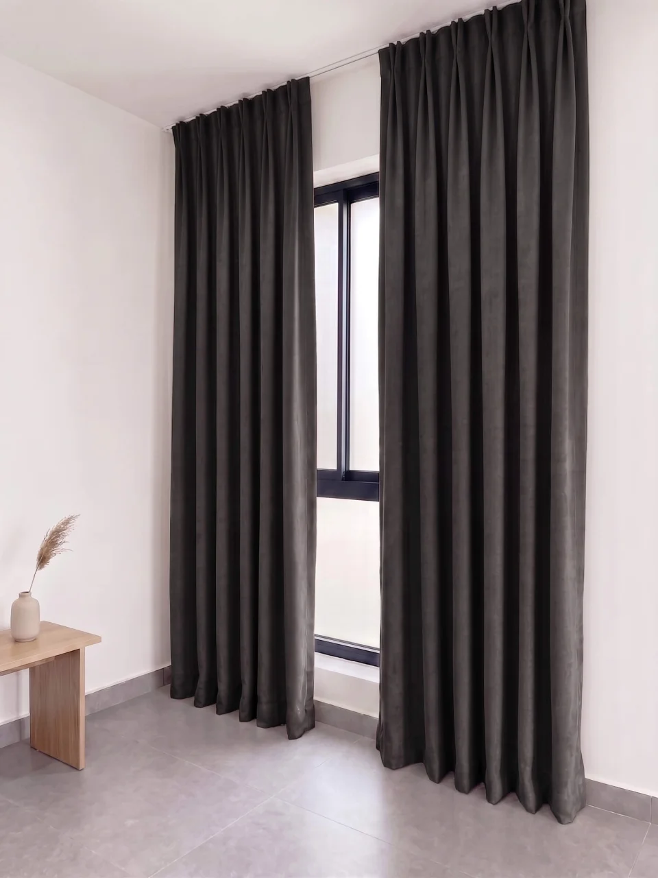 Cortinas de Terciopelo Suave Color Gris Oscuro, Cortinas Lisas a Medida - Hechas a Mano Dimout