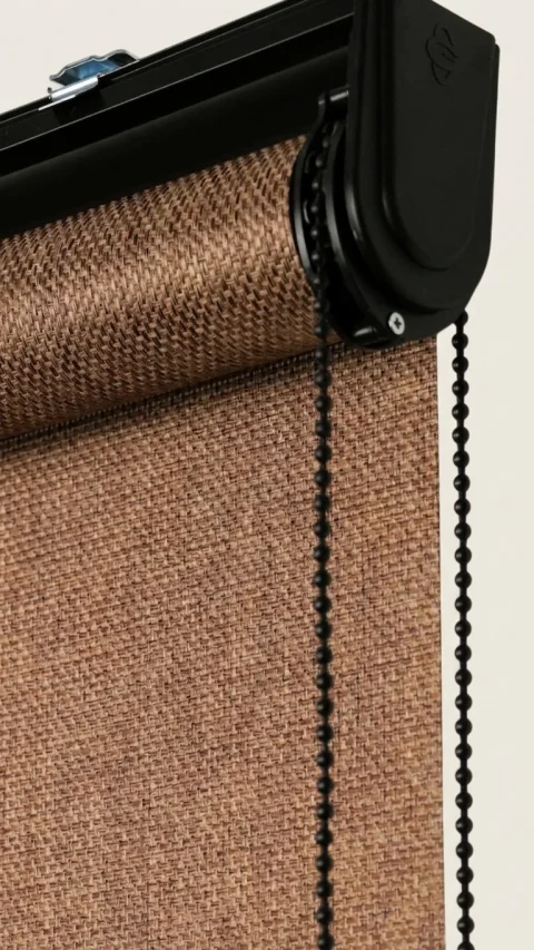 Kahverengi Screen Stor Perde | Koku Yapmaz, %8 Açıklıkla Kontrollü Gün Işığı
