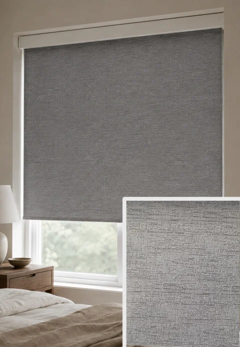 Store enrouleur gris à motif texturé