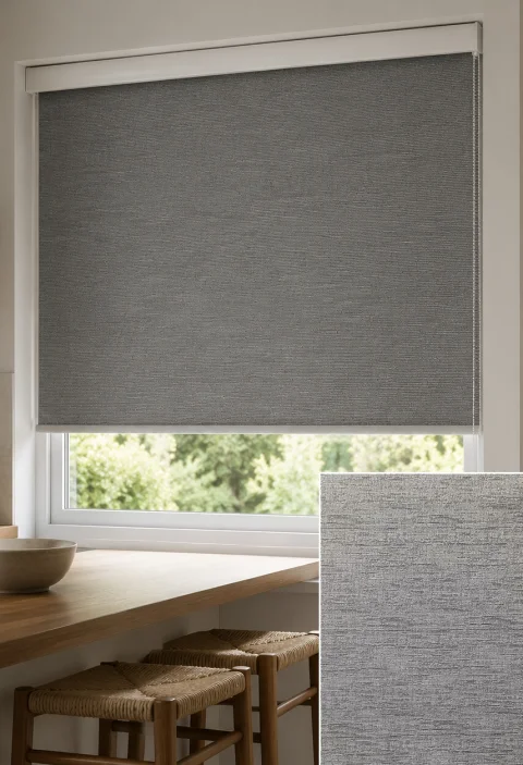 Store enrouleur gris à motif texturé