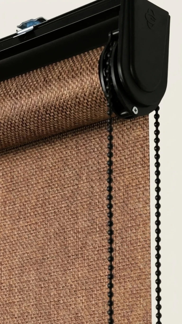 Kahverengi Screen Stor Perde | Koku Yapmaz, %8 Açıklıkla Kontrollü Gün Işığı
